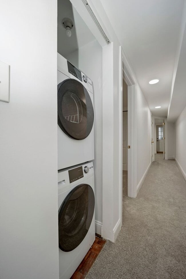 Building Photo - Sunlit & Fully Updated 2BR/1BA Condo in the Heart of U Street Corridor