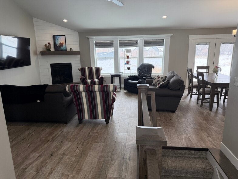 Building Photo - 240 N 4239 E