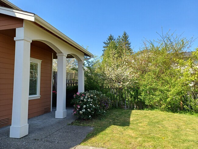 Building Photo - 11704 1st Pl SE