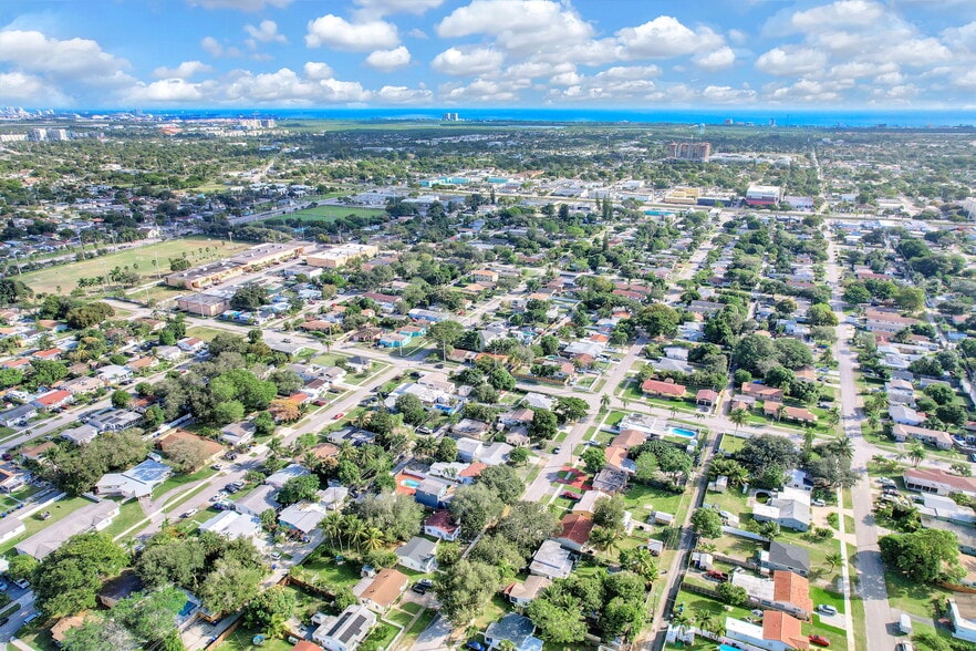 Building Photo - 2419 Coolidge St