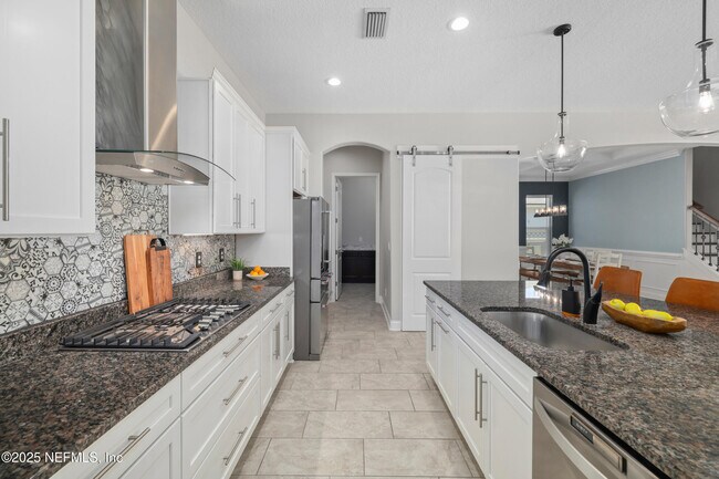 Building Photo - 318 Windwalker Dr