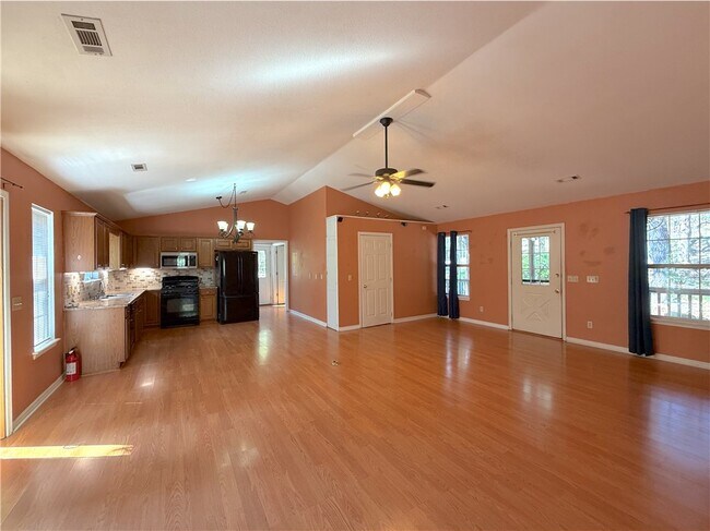 Building Photo - 28 Hickory Cir