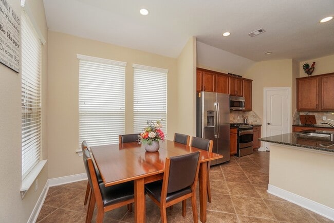 Building Photo - 6115 Sawland Dr