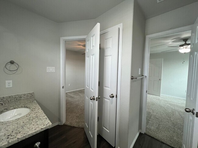 Building Photo - 2-Story Luxury duplex in Seguin