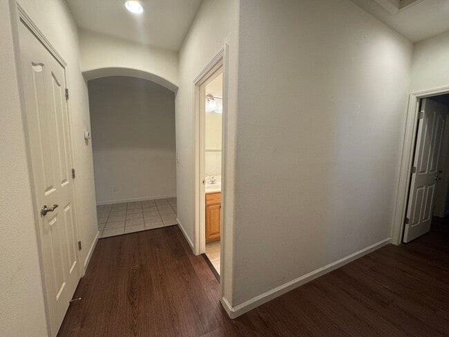 Building Photo - Stylish Single-Story 3 Bed 2 Bath Home For...