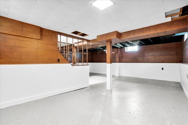 Building Photo - 11577 Somerset Ave