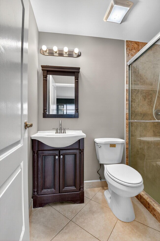 Building Photo - 94 Valencia C