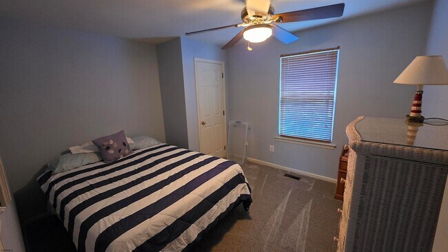 Building Photo - 9604 Ventnor Ave