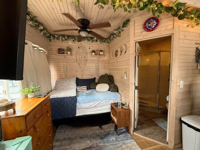 Building Photo - 111 Pendleton Rd