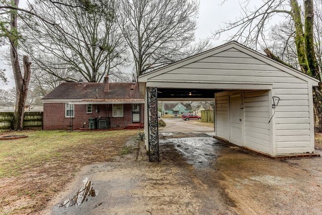 Building Photo - Newly renovated / Law enforcement discount
