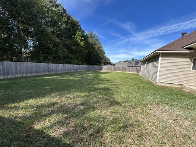 Building Photo - 23983 Terrace Ave