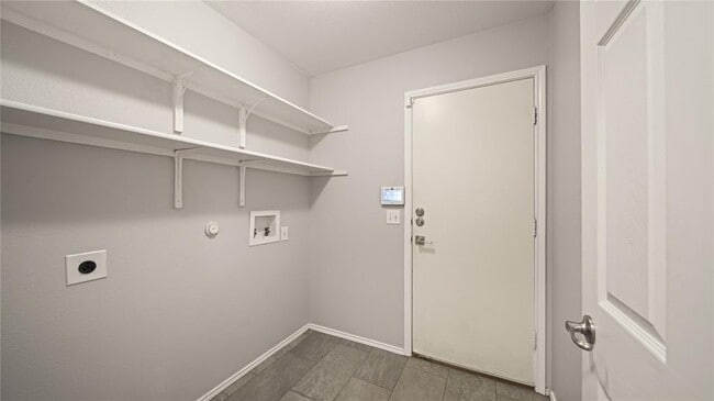 Building Photo - 5825 Nelson Oaks Dr