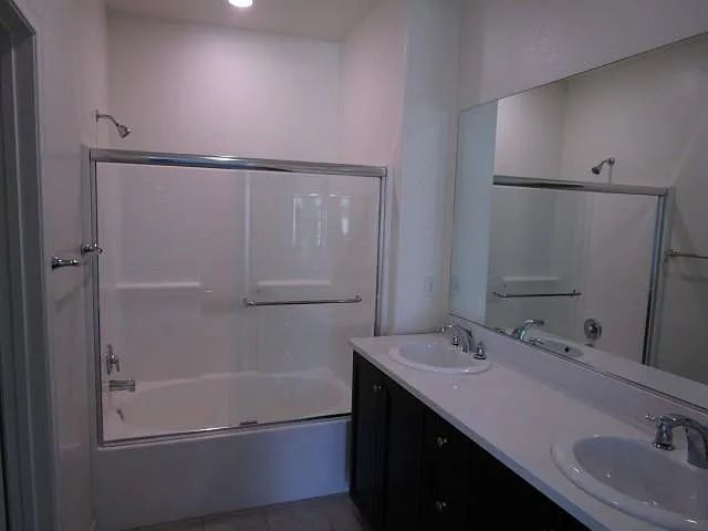 Building Photo - Beautiful Valencia Townhome in Desirable West Creek Community
