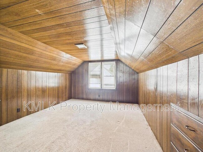 Building Photo - 636 Lurie Ave