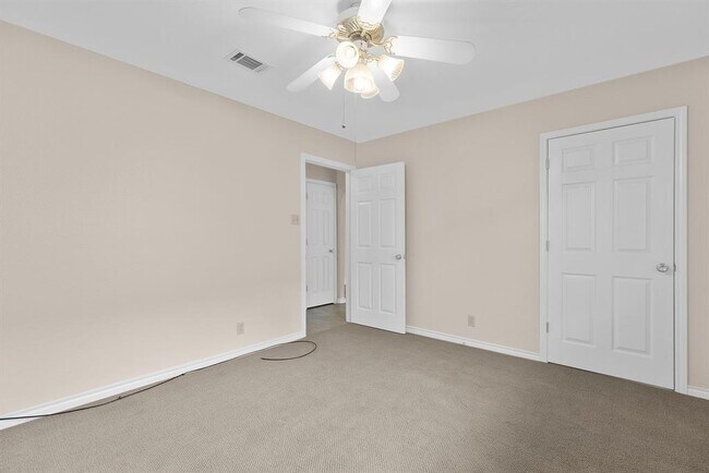 Building Photo - 2630 Gwendolyn Ln