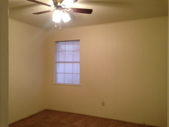 Building Photo - 905 Parkwood Dr
