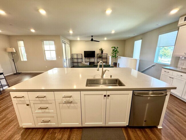 Building Photo - Contemporary 2 Bedroom 2 bath condo in the...