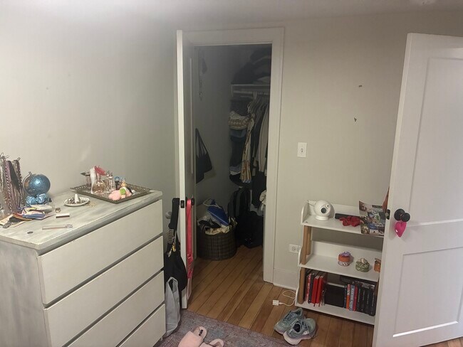 Building Photo - 1336 W Diversey Pkwy