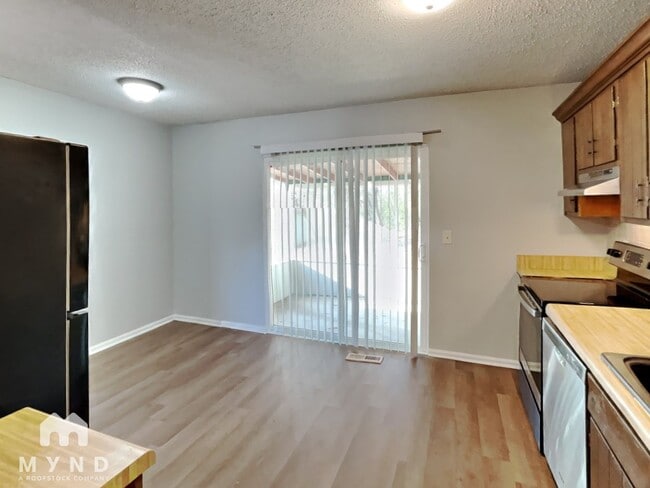 Building Photo - 5214 Amberwood Cir