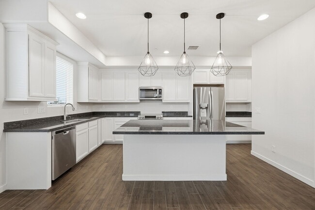 Building Photo - 1250 Abbey Ln