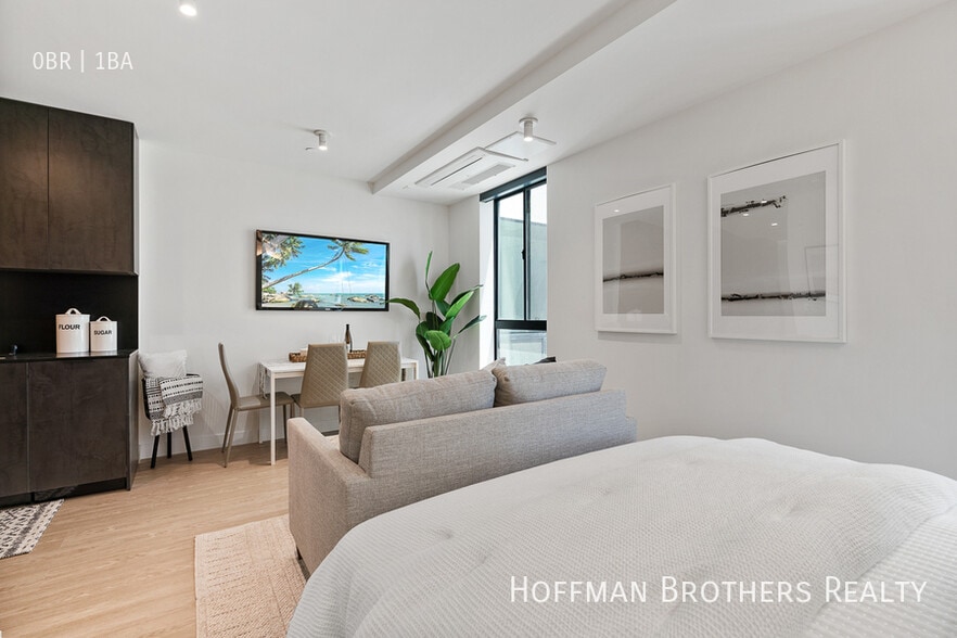 Building Photo - 3688 Overland Ave