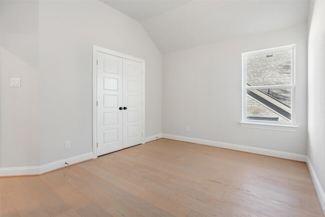 Building Photo - 805 Veranda View