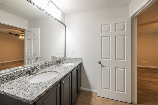 Building Photo - 50 Brookview Dr