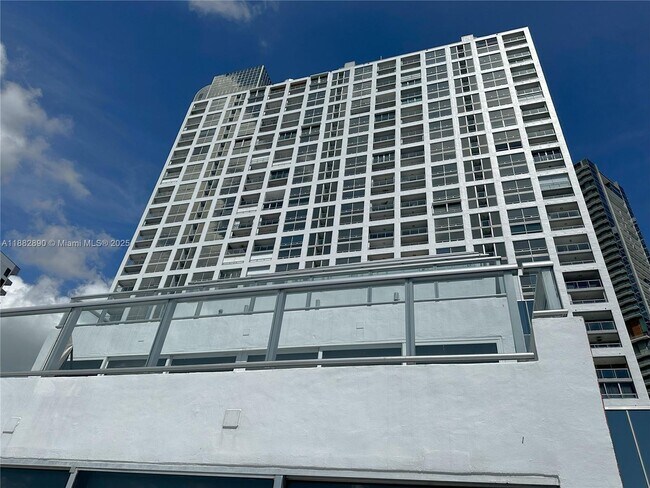 Building Photo - 1541 Brickell Ave