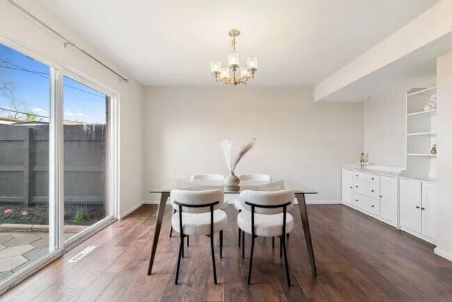 Building Photo - $2,550.00 - 4 Bedrooms, 2.5 Bathroom, Town...