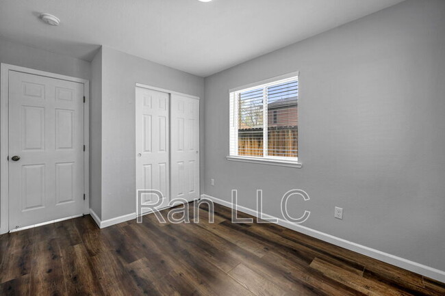Building Photo - 229 W Pueblo St