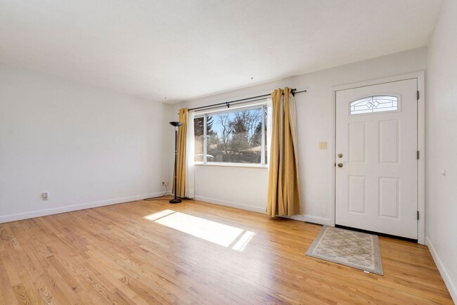 Building Photo - Updated 4 Bedroom Home in South College Heights