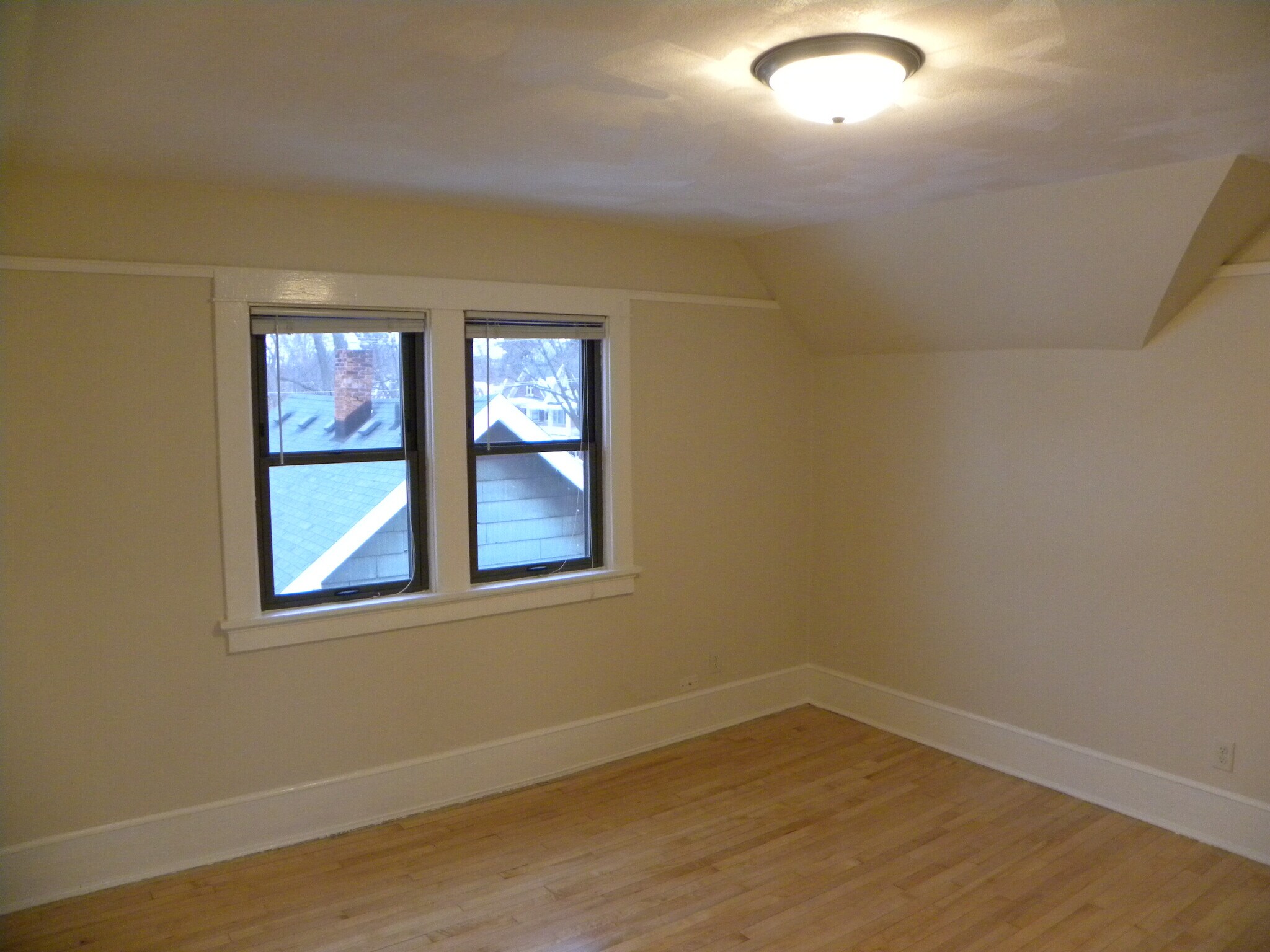 LivingRoom2 - 925 Vilas Ave