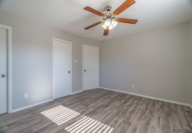 Building Photo - Beautiful 3 Bed, 2 Bath Home with a 2-Car ...