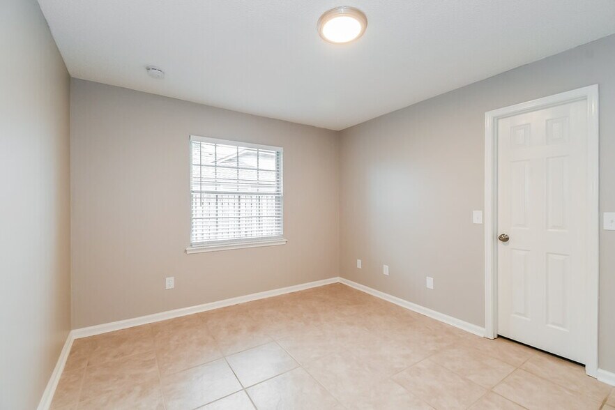 Building Photo - 401 Baybrook Dr