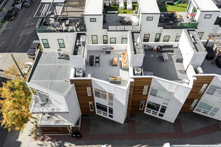 Building Photo - 2215 W 32nd Ave