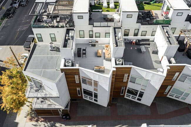 Building Photo - 2215 W 32nd Ave