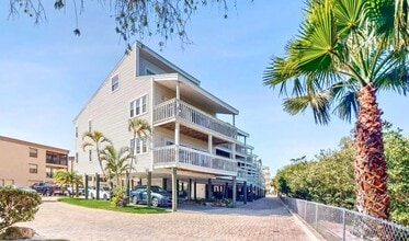 Building Photo - Beachside Bliss: Stunning 2 Bed, 2 Bath Co...