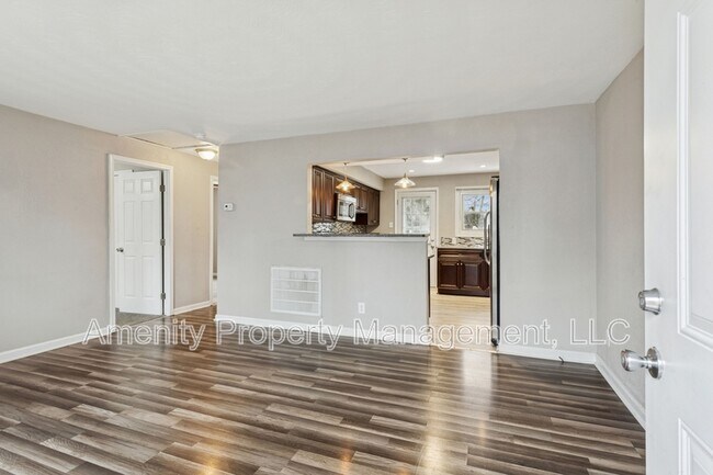 Building Photo - 511 Henderson St