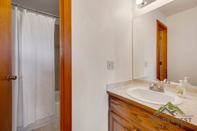 Building Photo - Bright and Welcoming Fully Furnished 2 Bedroom/2Bath Condo In Wildernest- All Utilities included