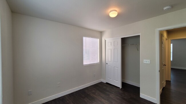 Building Photo - 9444 Grandview Spring Ave