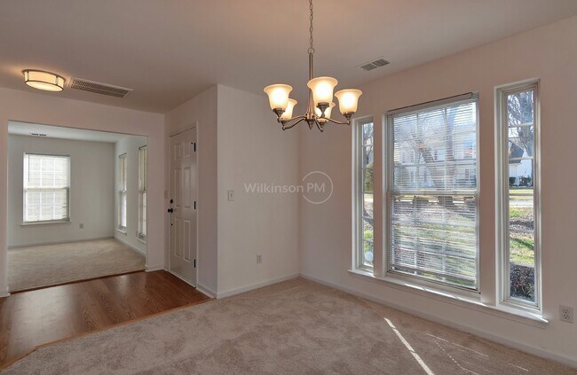 Building Photo - Beautiful 4 Bedroom 2.5 Bathroom Home with...