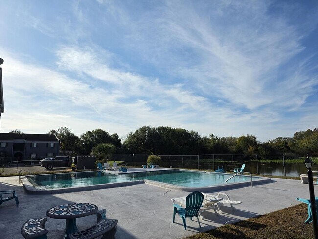 Building Photo - Furnished 2-Bedroom, 2-Bathroom Condo in Tampa