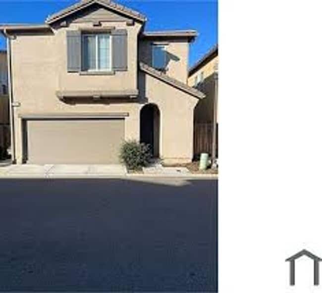 Primary Photo - Beautiful 3 bedroom / 2.5 Bathroom for ren...