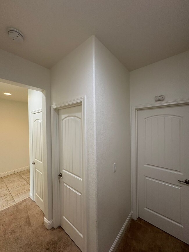 Building Photo - 3 Bedroom Home located NW Visalia!