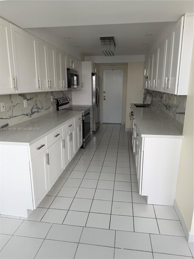 Building Photo - 100 Golden Isles Dr