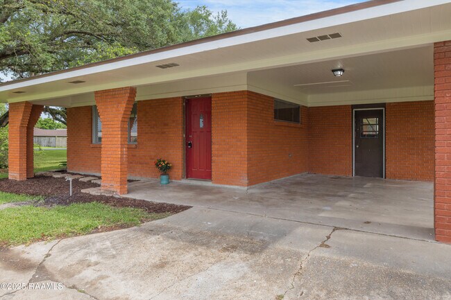 Building Photo - 17642 Pelican Rd