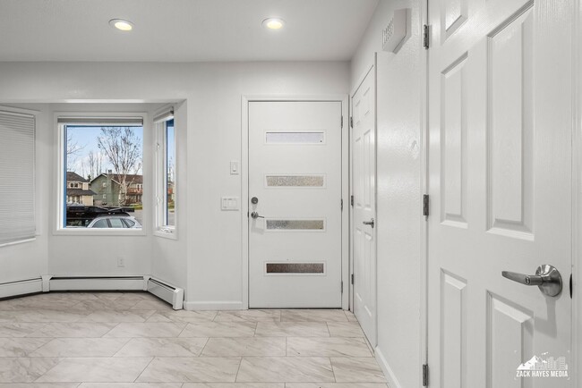 Building Photo - 6627 Zurich St