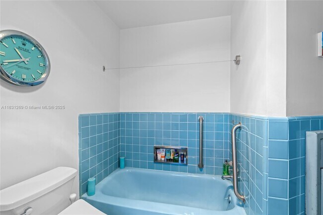 Building Photo - 4925 Collins Ave