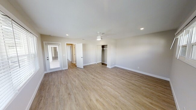 Building Photo - Big Bedrooms,  Great Yard!