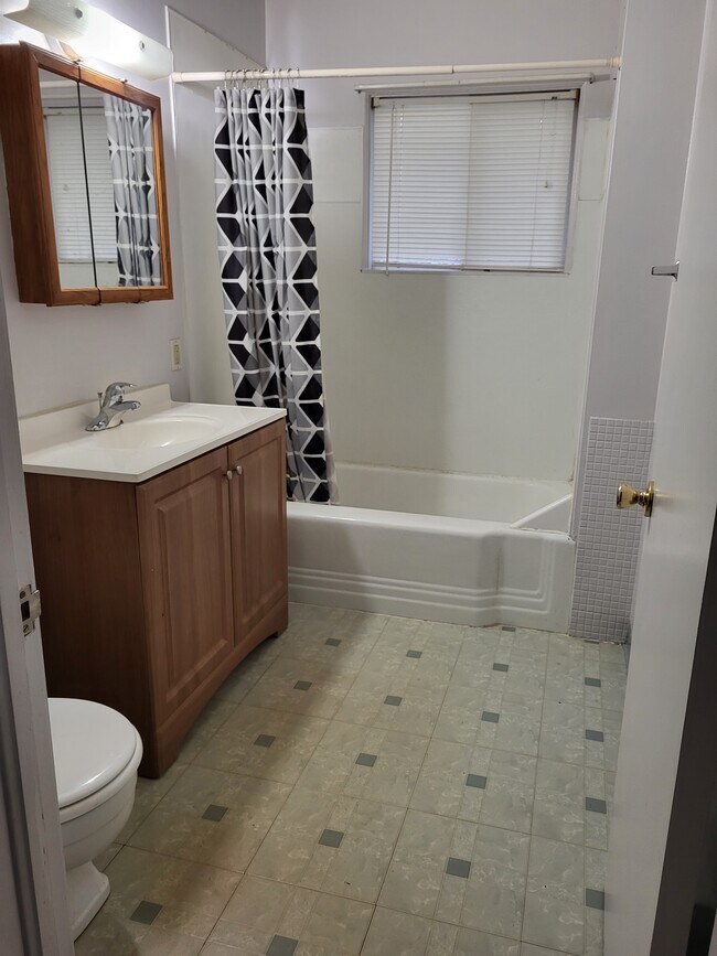 Building Photo - 309 6th Ave